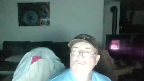 Snapshot of charles6064 chatting on December 19, 1:23 am charles6064 online show from December 19, 1:23 am