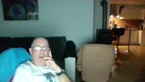 Snapshot of charles6064 chatting on June 2, 2:13 am charles6064 online show from June 2, 2:13 am