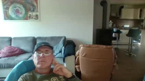 Snapshot of charles6064 chatting on June 3, 4:01 pm charles6064 online show from June 3, 4:01 pm