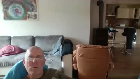 Snapshot of charles6064 chatting on June 4, 9:37 am charles6064 online show from June 4, 9:37 am