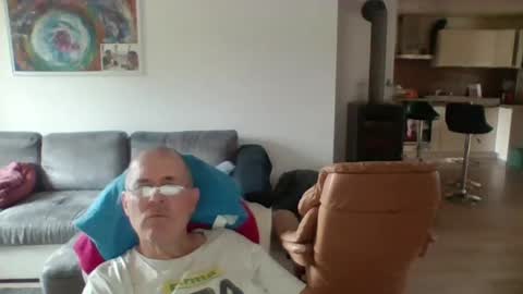 Snapshot of charles6064 chatting on June 10, 10:47 am charles6064 online show from June 10, 10:47 am