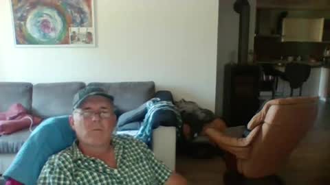 Snapshot of charles6064 chatting on June 15, 10:28 am charles6064 online show from June 15, 10:28 am