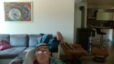 Snapshot of charles6064 chatting on July 28, 10:21 am charles6064 online show from July 28, 10:21 am