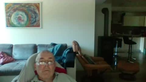 Snapshot of charles6064 chatting on July 28, 2:13 pm charles6064 online show from July 28, 2:13 pm