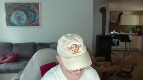 Snapshot of charles6064 chatting on August 5, 9:12 am charles6064 online show from August 5, 9:12 am