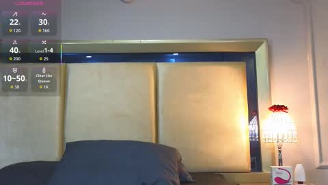 Snapshot of charlesbrown_ chatting on October 15, 11:32 am charlesbrown_ online show from October 15, 11:32 am