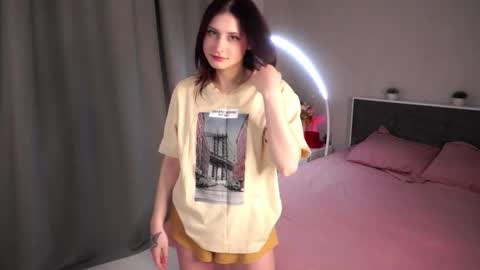 Mia online show from March 24, 6:02 pm