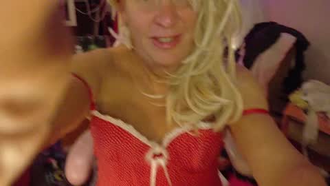 Snapshot of charli_girl chatting on November 1, 12:56 am Charli online show from November 1, 12:56 am