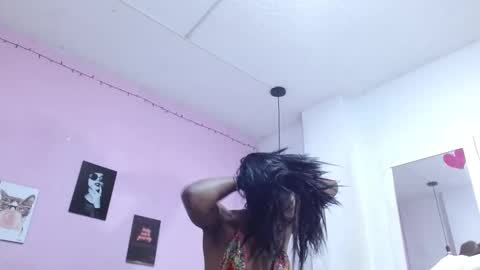 Snapshot of charlie_martinez1 chatting on December 1, 12:43 pm charlie martinez online show from December 1, 12:43 pm