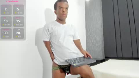 charlie_walkerr online show from June 13, 12:25 pm