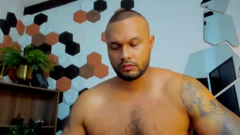 Snapshot of charliegrifinx chatting on June 17, 10:00 pm CharlieGrifinX online show from June 17, 10:00 pm