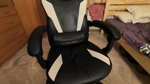 Snapshot of charliehoffa chatting on October 17, 9:39 pm Charlie online show from October 17, 9:39 pm