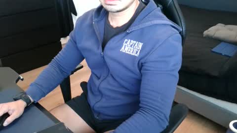 charliekkw online show from December 14, 8:57 pm