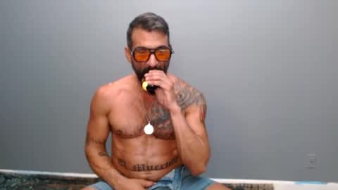 Snapshot of charlieprospect chatting on November 19, 12:32 am Charlie Prospect online show from November 19, 12:32 am