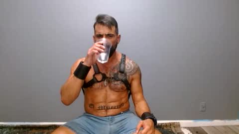 Snapshot of charlieprospect chatting on November 30, 3:10 am Charlie Prospect online show from November 30, 3:10 am