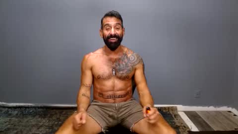 Snapshot of charlieprospect chatting on December 17, 10:49 pm Charlie Prospect online show from December 17, 10:49 pm