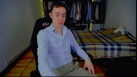 carlos reyes online show from January 12, 8:30 am