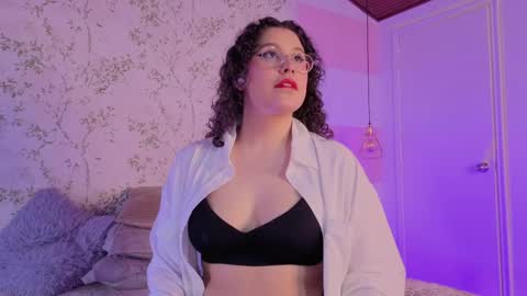 Snapshot of charlote__miller chatting on April 1, 1:41 pm You honey online show from April 1, 1:41 pm