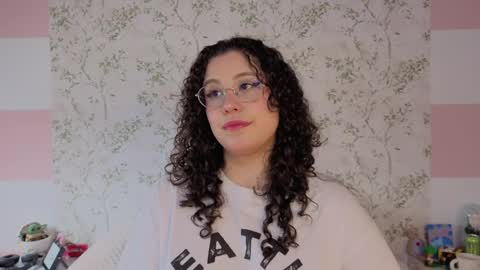 Snapshot of charlote__miller chatting on April 5, 12:24 pm You honey online show from April 5, 12:24 pm