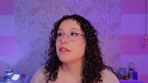 Snapshot of charlote__miller chatting on April 8, 11:43 am You honey online show from April 8, 11:43 am