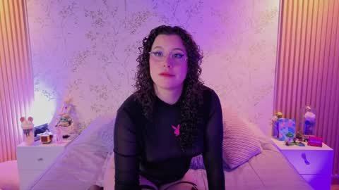 Snapshot of charlote__miller chatting on April 10, 11:37 am You honey online show from April 10, 11:37 am