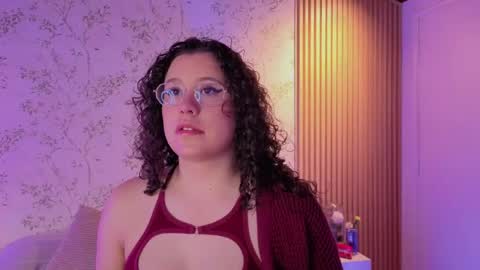 Snapshot of charlote__miller chatting on April 19, 12:37 pm You honey online show from April 19, 12:37 pm