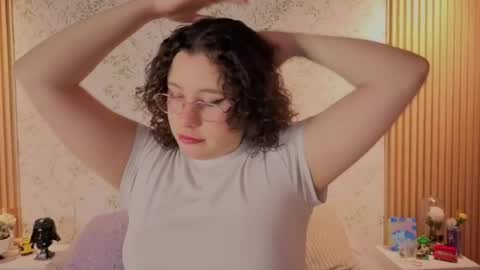Snapshot of charlote__miller chatting on May 3, 12:44 pm You honey online show from May 3, 12:44 pm