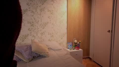 Snapshot of charlote__miller chatting on May 5, 11:51 am You honey online show from May 5, 11:51 am