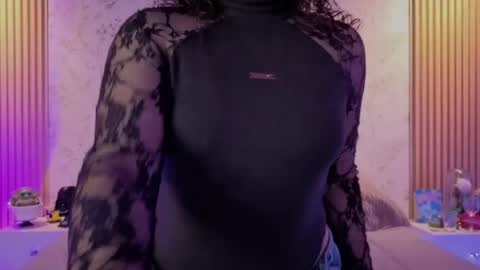 Snapshot of charlote__miller chatting on May 6, 11:48 am You honey online show from May 6, 11:48 am