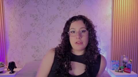 Snapshot of charlote__miller chatting on May 9, 11:37 am You honey online show from May 9, 11:37 am