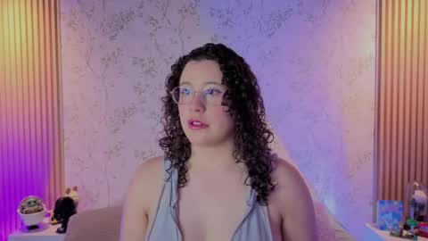 Snapshot of charlote__miller chatting on May 13, 11:40 am You honey online show from May 13, 11:40 am