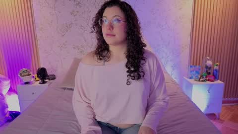 Snapshot of charlote__miller chatting on May 18, 11:38 am You honey online show from May 18, 11:38 am