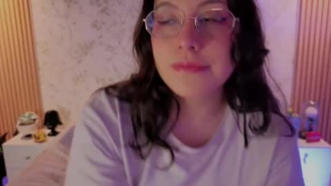 Snapshot of charlote__miller chatting on June 6, 11:59 am You honey online show from June 6, 11:59 am