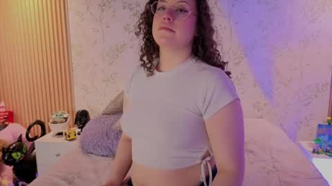 Snapshot of charlote__miller chatting on June 8, 1:00 pm You honey online show from June 8, 1:00 pm