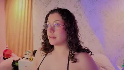 Snapshot of charlote__miller chatting on June 14, 12:40 pm You honey online show from June 14, 12:40 pm