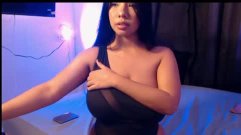 Snapshot of charlott_hotx chatting on July 27, 2:18 am charlott online show from July 27, 2:18 am