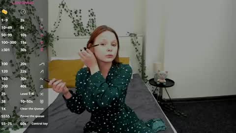 Snapshot of charlotte_boobsss chatting on June 8, 1:50 am charlotte_boobsss online show from June 8, 1:50 am