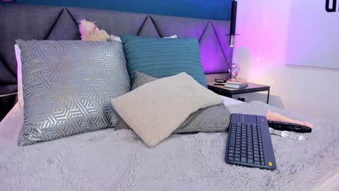 Charlotte online show from December 2, 3:14 pm