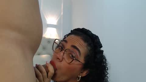 Snapshot of charlotte_dante212 chatting on November 7, 4:23 am charlottte y dante online show from November 7, 4:23 am