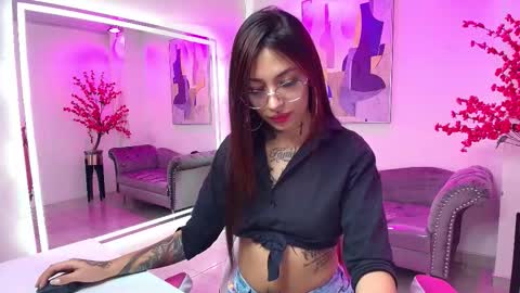 Snapshot of charlotte_etthan chatting on October 16, 3:29 am Charlotte online show from October 16, 3:29 am