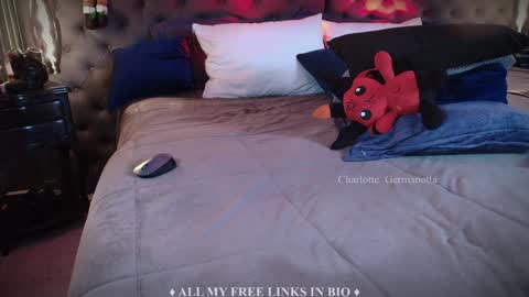 Snapshot of charlotte_germanotta_ chatting on December 7, 9:55 pm Charlotte online show from December 7, 9:55 pm