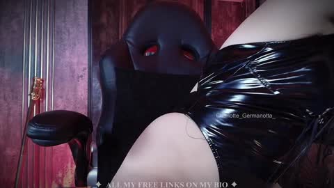 Snapshot of charlotte_germanotta_ chatting on January 29, 5:56 pm Charlotte online show from January 29, 5:56 pm