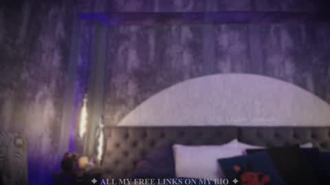 Snapshot of charlotte_germanotta_ chatting on February 19, 5:27 pm Charlotte online show from February 19, 5:27 pm