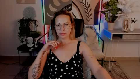 Snapshot of charlotte_hudson chatting on July 22, 11:02 am Charlotte online show from July 22, 11:02 am