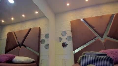 Charlotte Icee online show from December 6, 1:33 pm