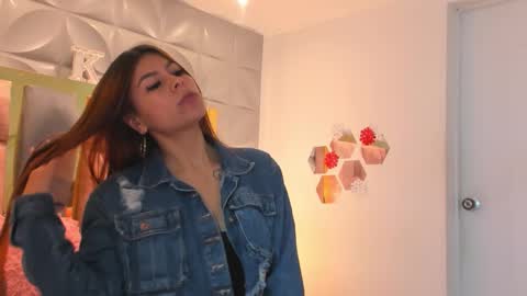 Charlotte Icee online show from January 9, 2:42 pm