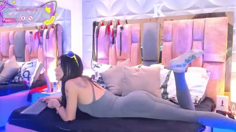 CHARLOTTELANDRY online show from September 26, 3:49 pm