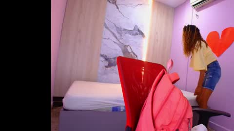 CHARLOTTE online show from March 12, 11:31 am