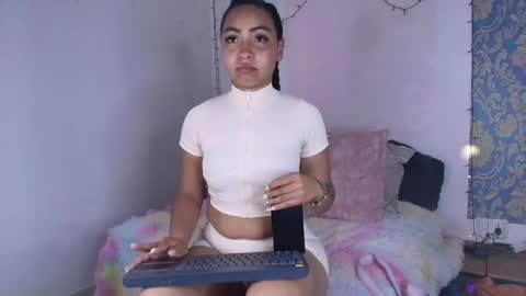 Snapshot of charlotte_princess_1 chatting on April 26, 12:52 am charlotte_princess_1 online show from April 26, 12:52 am