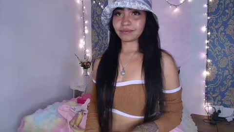 Snapshot of charlotte_princess_1 chatting on May 2, 6:18 am charlotte_princess_1 online show from May 2, 6:18 am